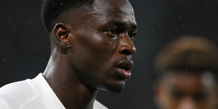 Club de la Premier League denuncia ataques racistas hacia su nuevo jugador