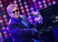 Elton John a los 79 años: “Camino 10 kilómetros por semana dentro de la pileta, juego al tenis y no consumo azúcar”