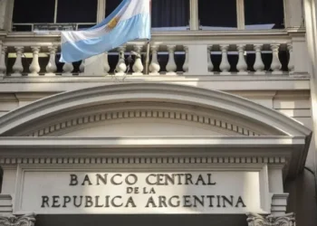 Después del pico de julio, se redujeron las compras de dólares para ahorro