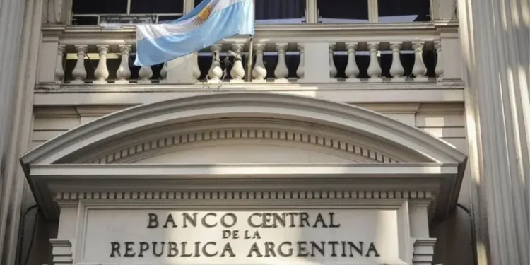Después del pico de julio, se redujeron las compras de dólares para ahorro