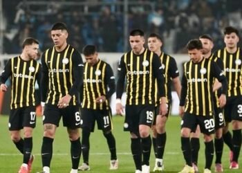 Racing en caída libre: derrota ante Atlético Tucumán y último lugar en su grupo