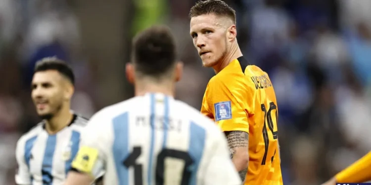 El curioso ritual de Wout Weghorst que causa revuelo en las redes
