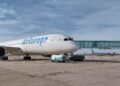 Una aerolínea permite el pago en débito en dólares para evitar la percepción de ganancias