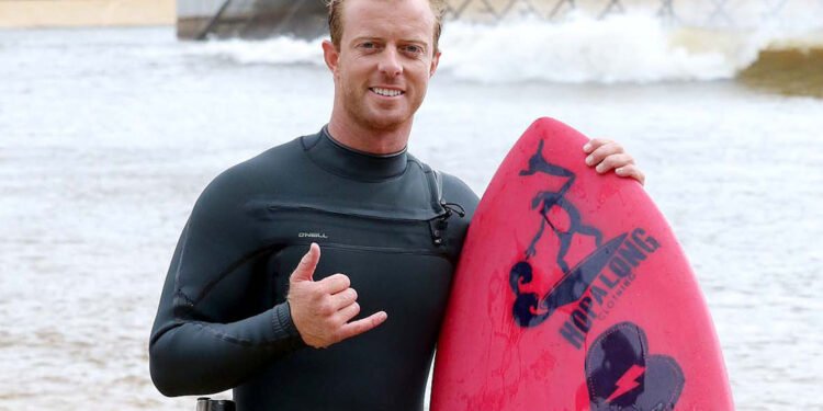Llywelyn Williams, campeón mundial de surf: superó la pérdida de una pierna a los 16 años y acumula cuatro títulos mundiales