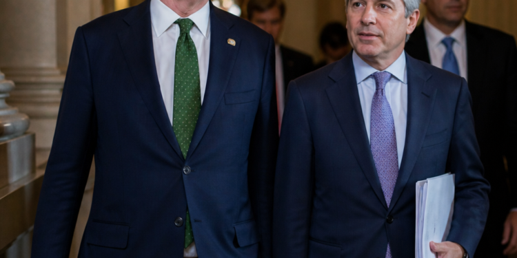 Scott Bessent apoya la gestión de Milei antes de su encuentro con Caputo