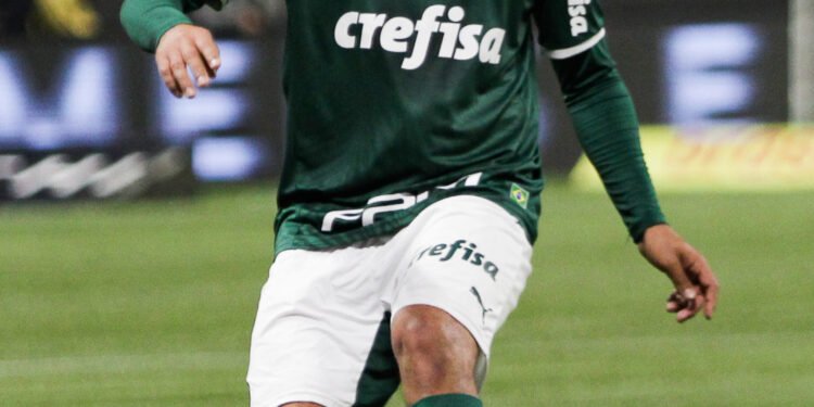 Un futbolista brasileño transforma un clásico literario en un éxito de ventas tras su recomendación