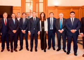 Los gobernadores definen sus calendarios electorales y se distancian de la contienda nacional
