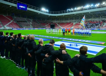El DT de Irlanda exige a la UEFA tras la tensión en los partidos contra Israel: ‘No se lo deseo a nadie’