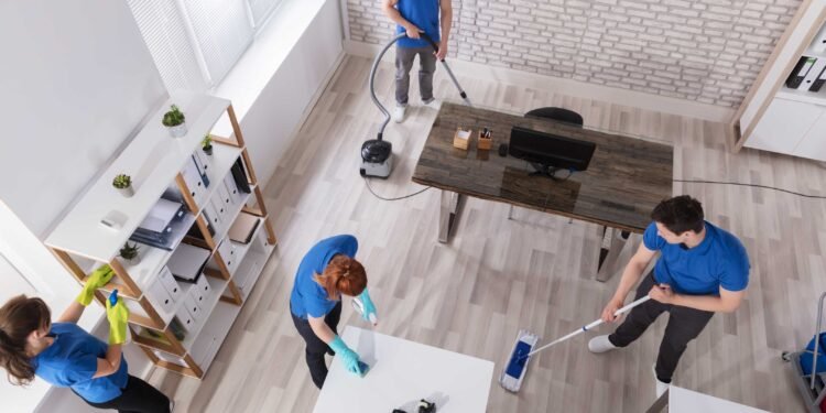 Recomendaciones de expertos: 4 elementos a retirar del baño antes de limpiarlo